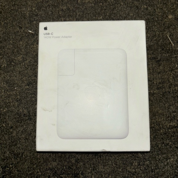 USB-C 140W Power Adapter